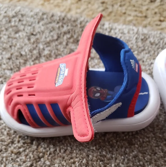 Adidas child's water/beach shoes - Picture 3 of 5